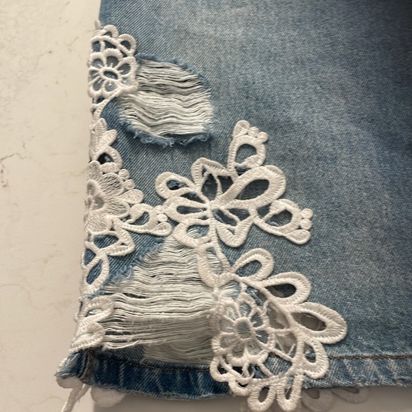 Ermanno Scervino distressed six 40 Jean Skirt with embroidered flowers - Picture 4 of 13